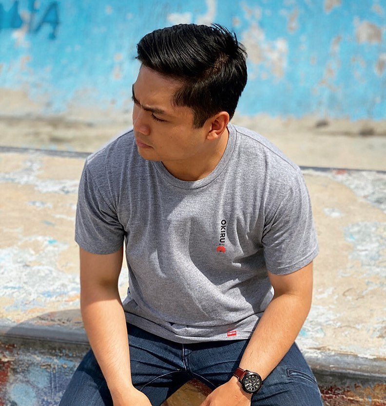 GREY STAPLE TEE